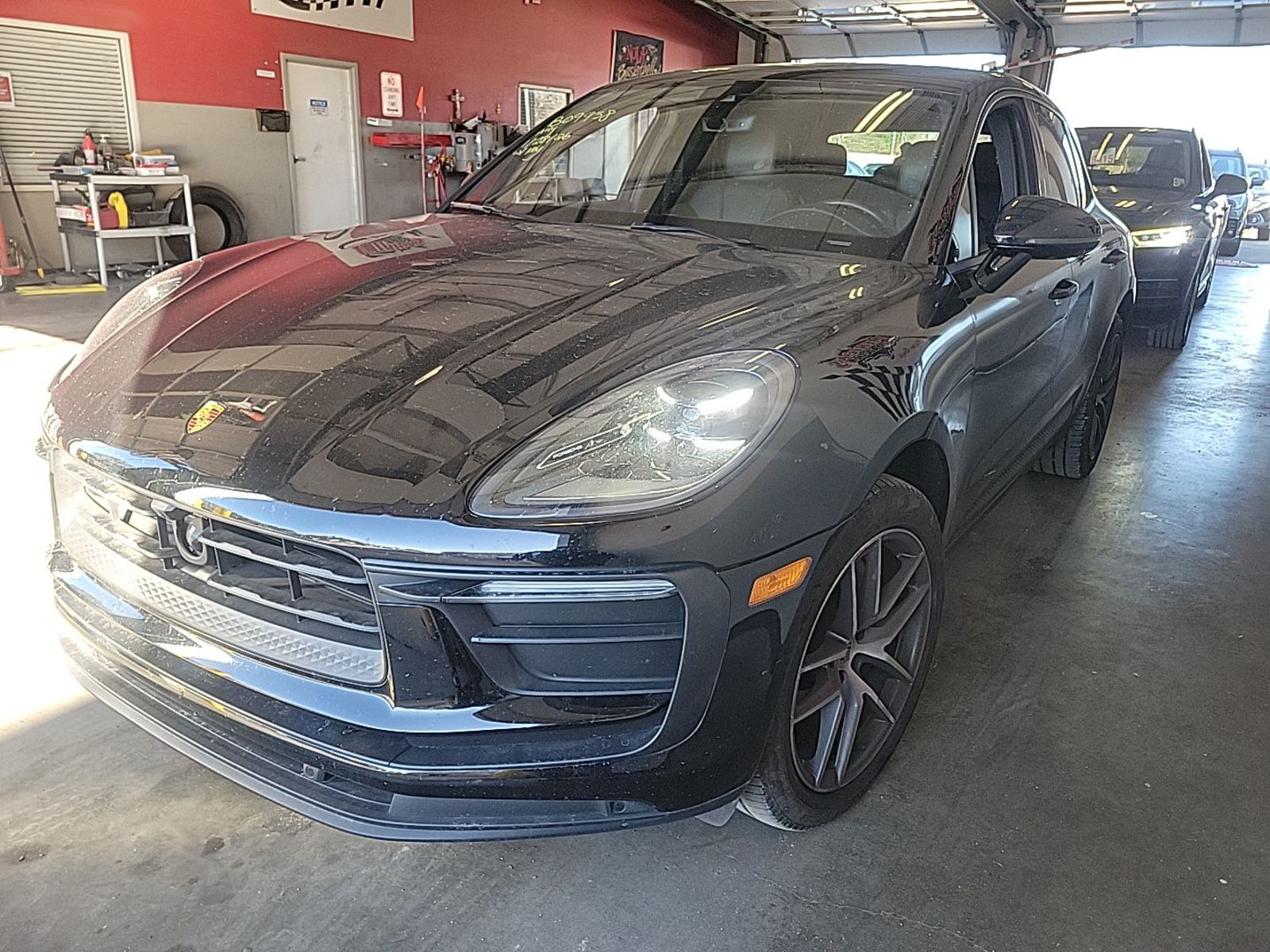 2023 Porsche macan  Base AWD
