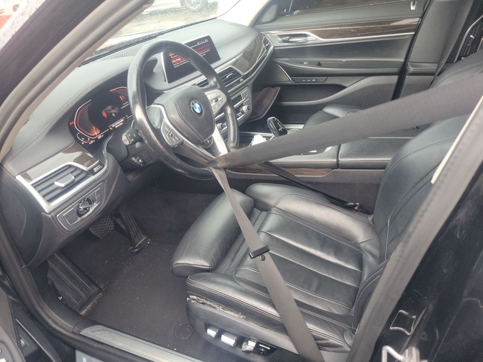 2021 BMW 7-Series  740i RWD
