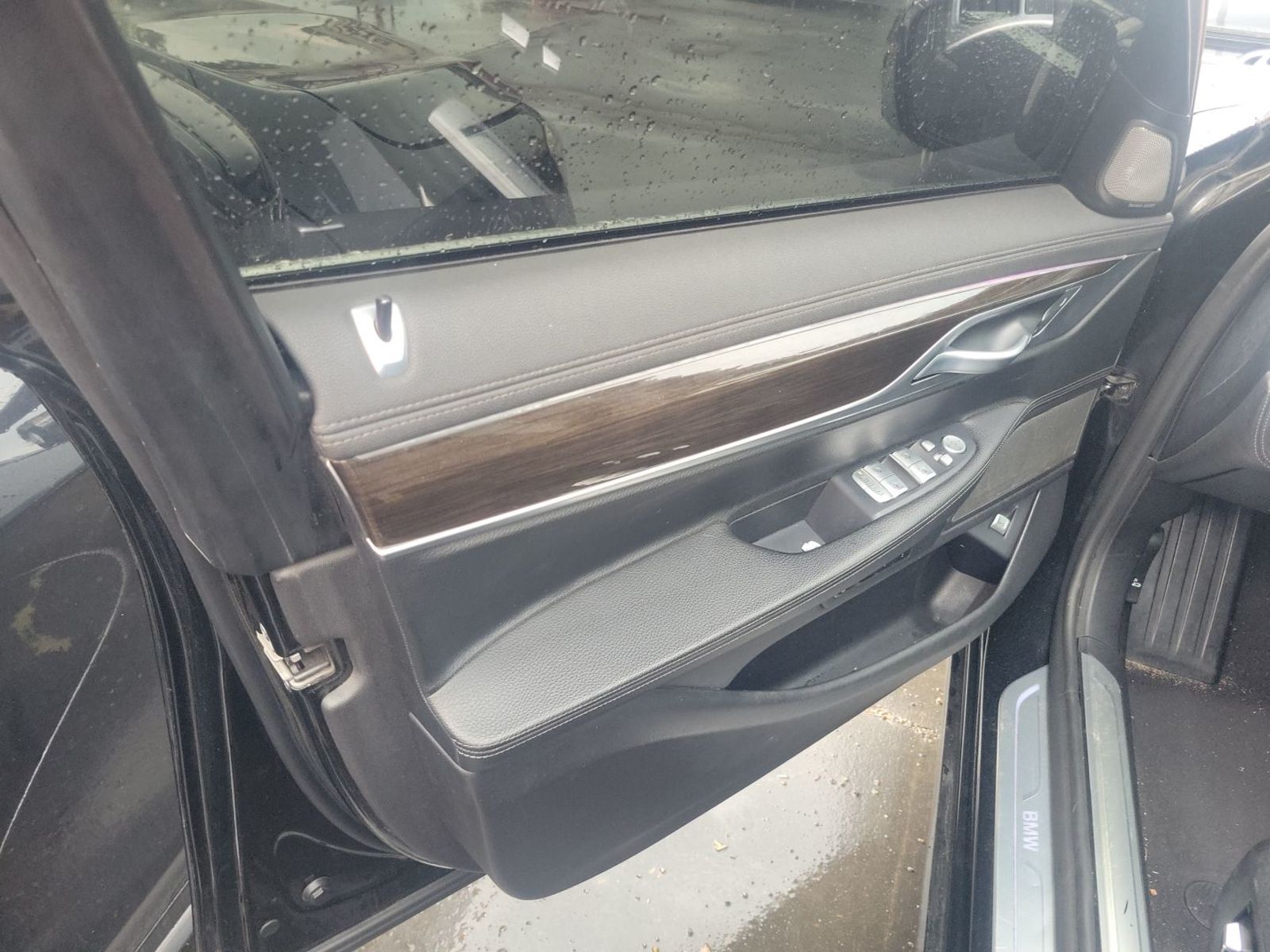 2021 BMW 7-Series  740i RWD