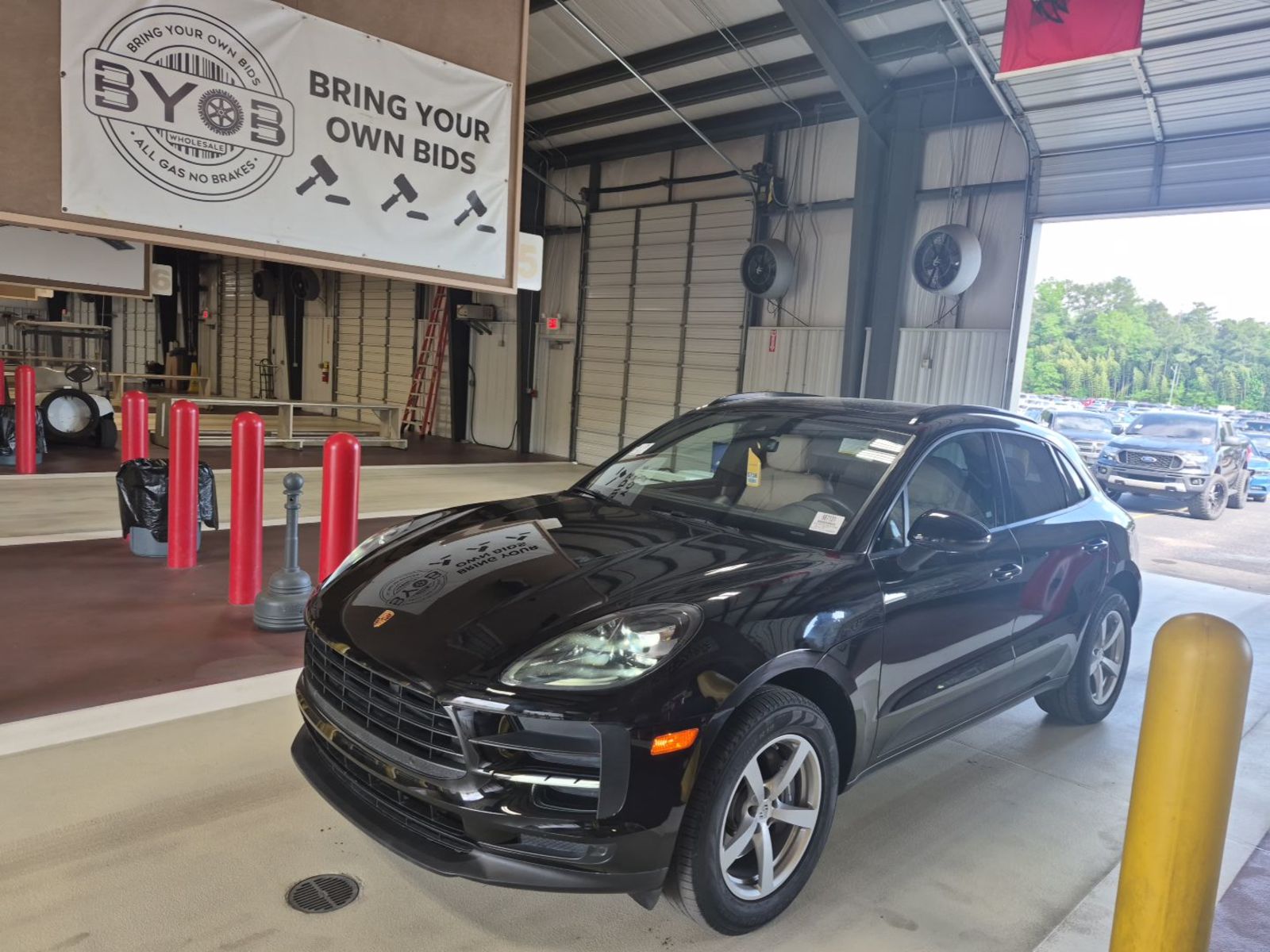 2021 Porsche macan  Base AWD