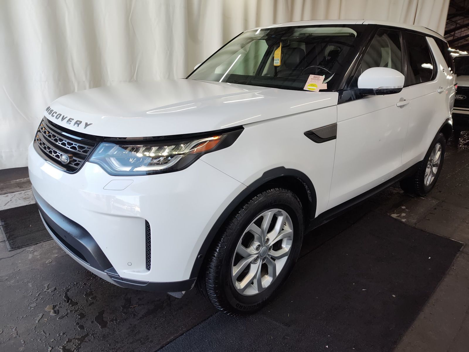 2020 Land Rover Discovery  SE AWD