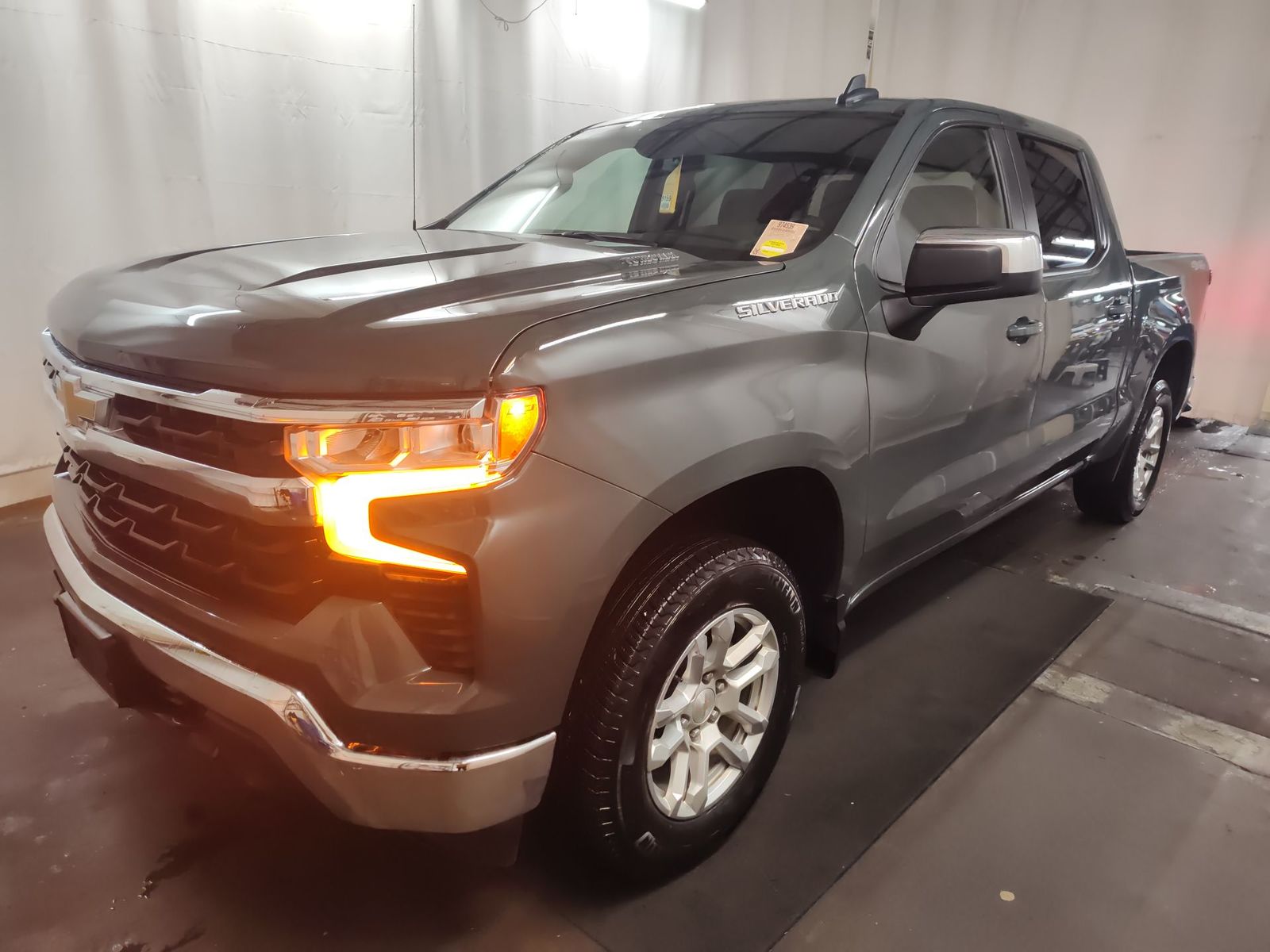 2025 Chevrolet Silverado 1500   AWD