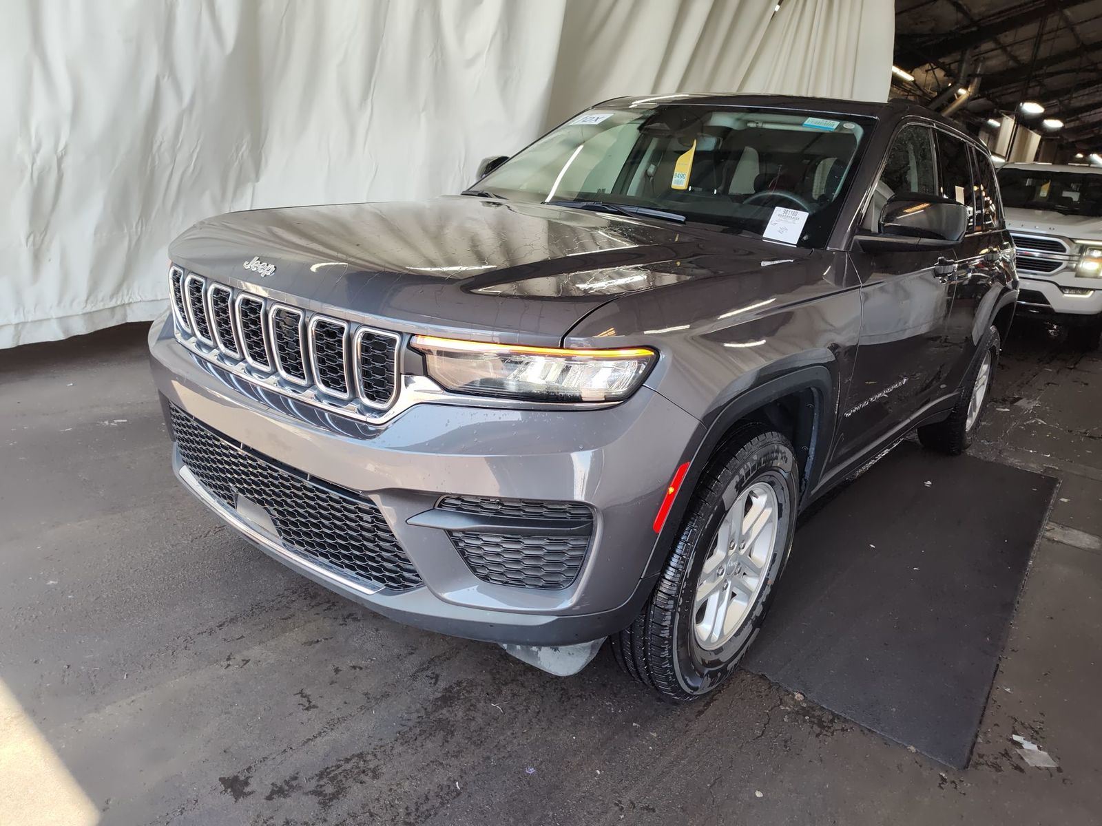2024 Jeep Grand Cherokee  Laredo RWD