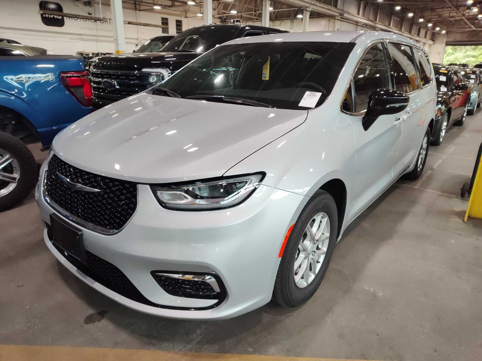 2026 Chrysler Pacifica  Select FWD