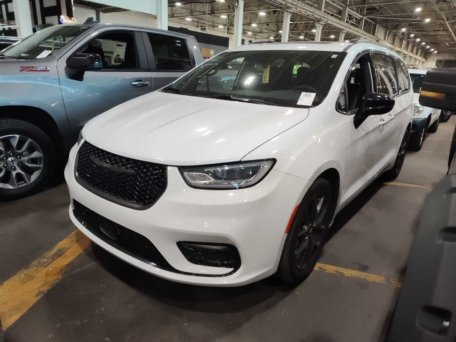 2025 Chrysler Pacifica  Limited FWD