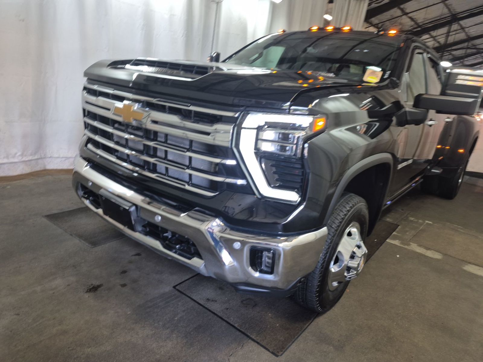 2024 Chevrolet Silverado 3500   AWD