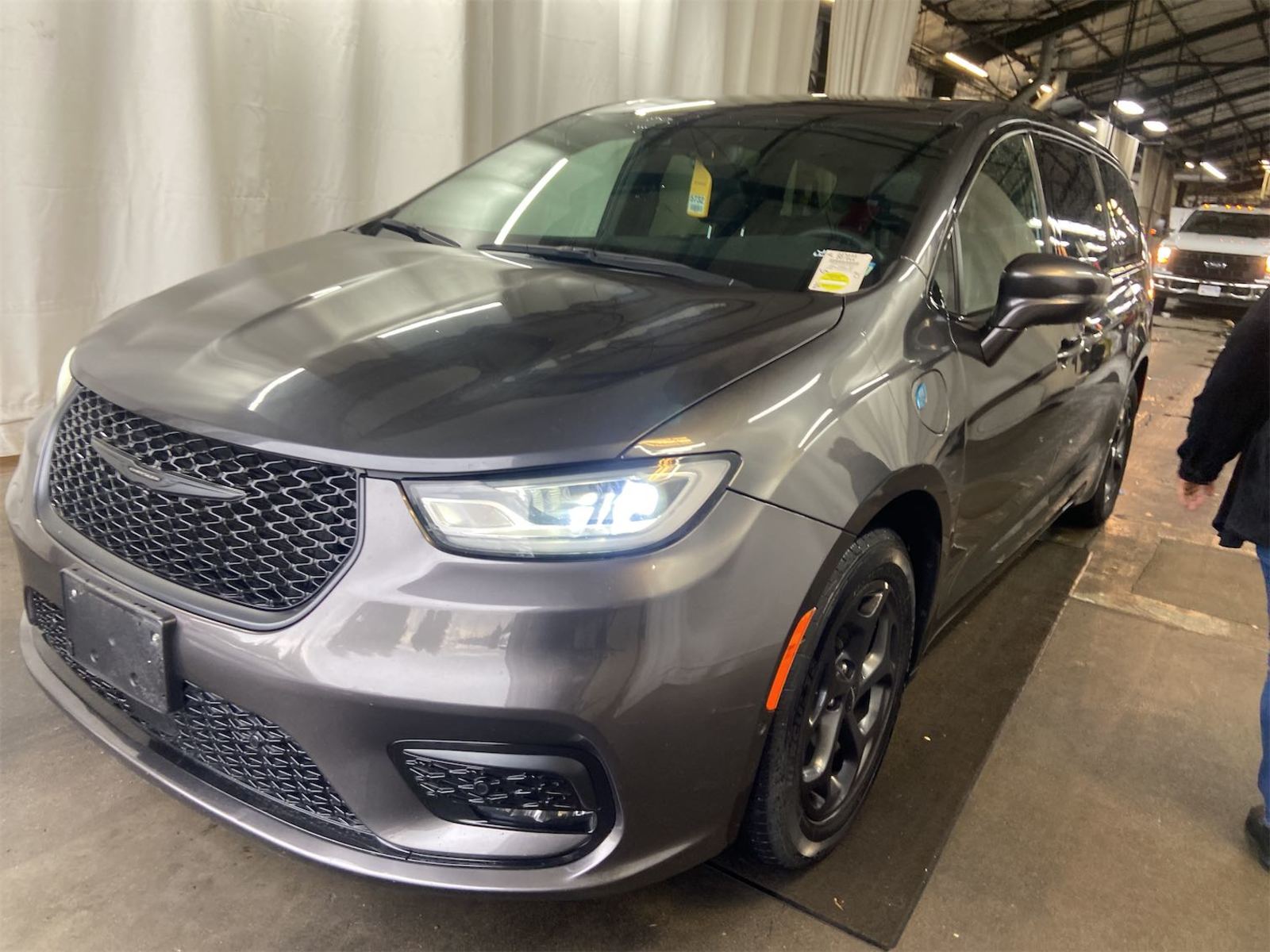 2022 Chrysler Pacifica  Hybrid Touring L FWD