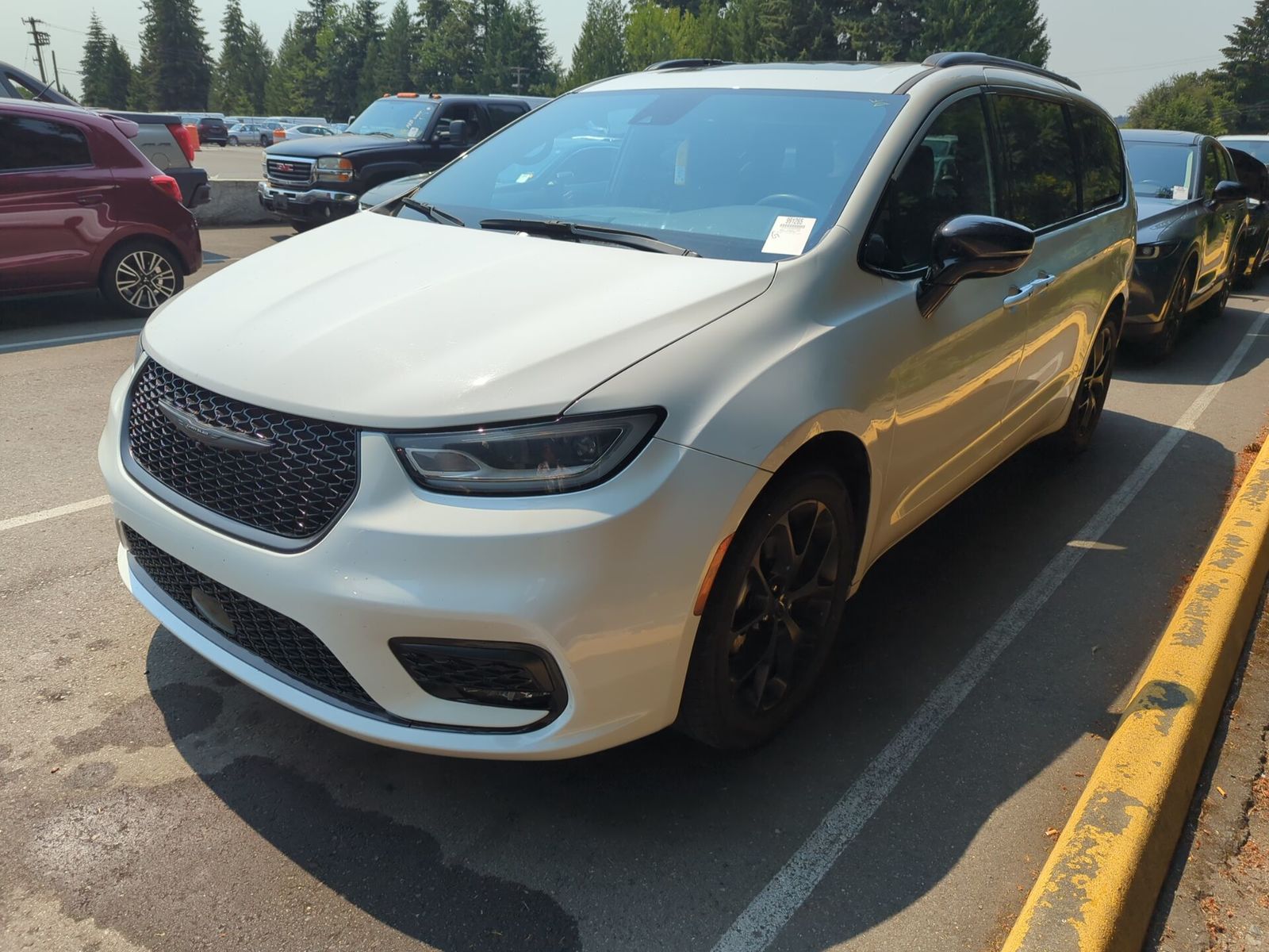 2025 Chrysler Pacifica  Limited FWD