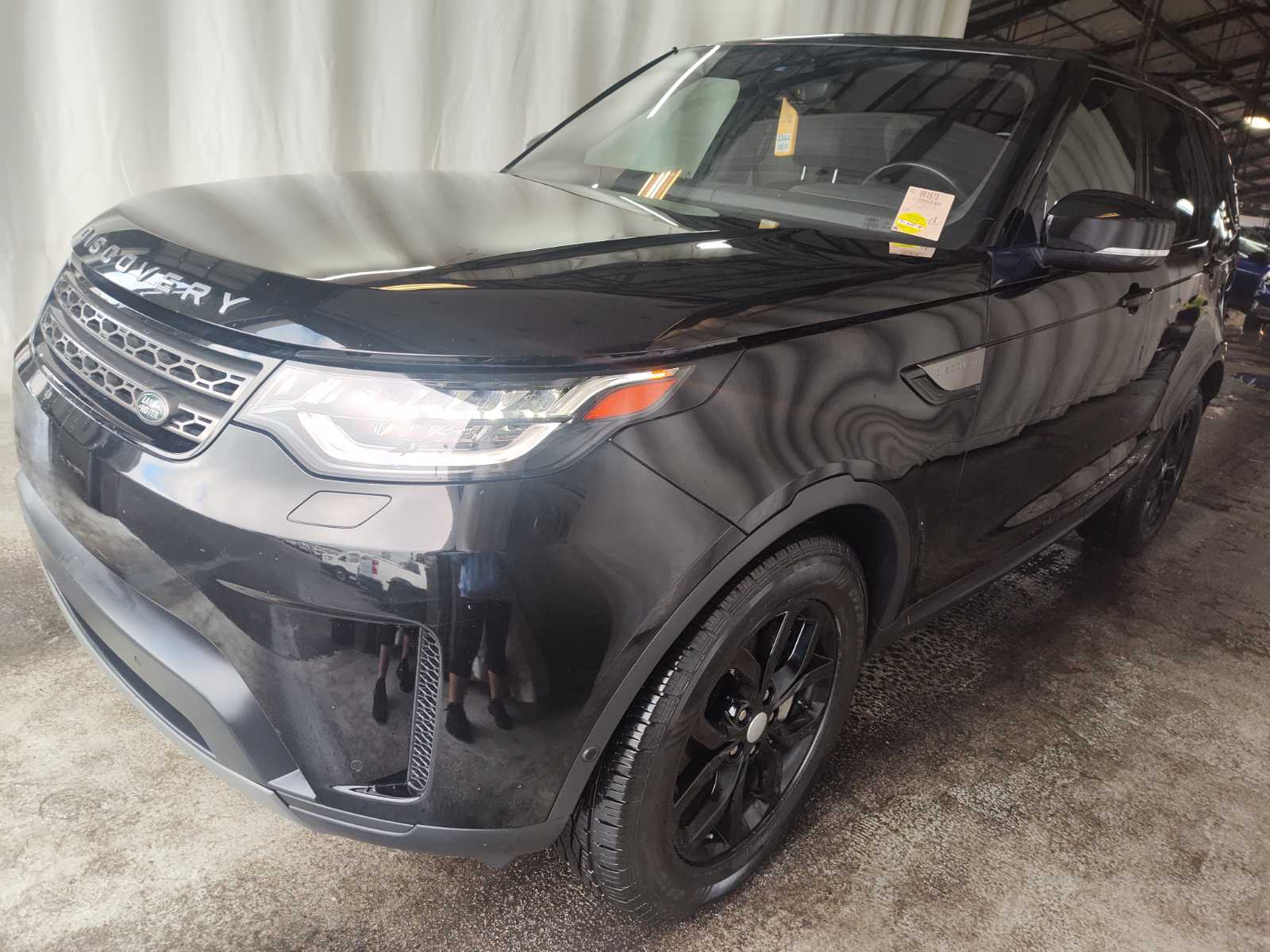 2020 Land Rover Discovery  SE AWD