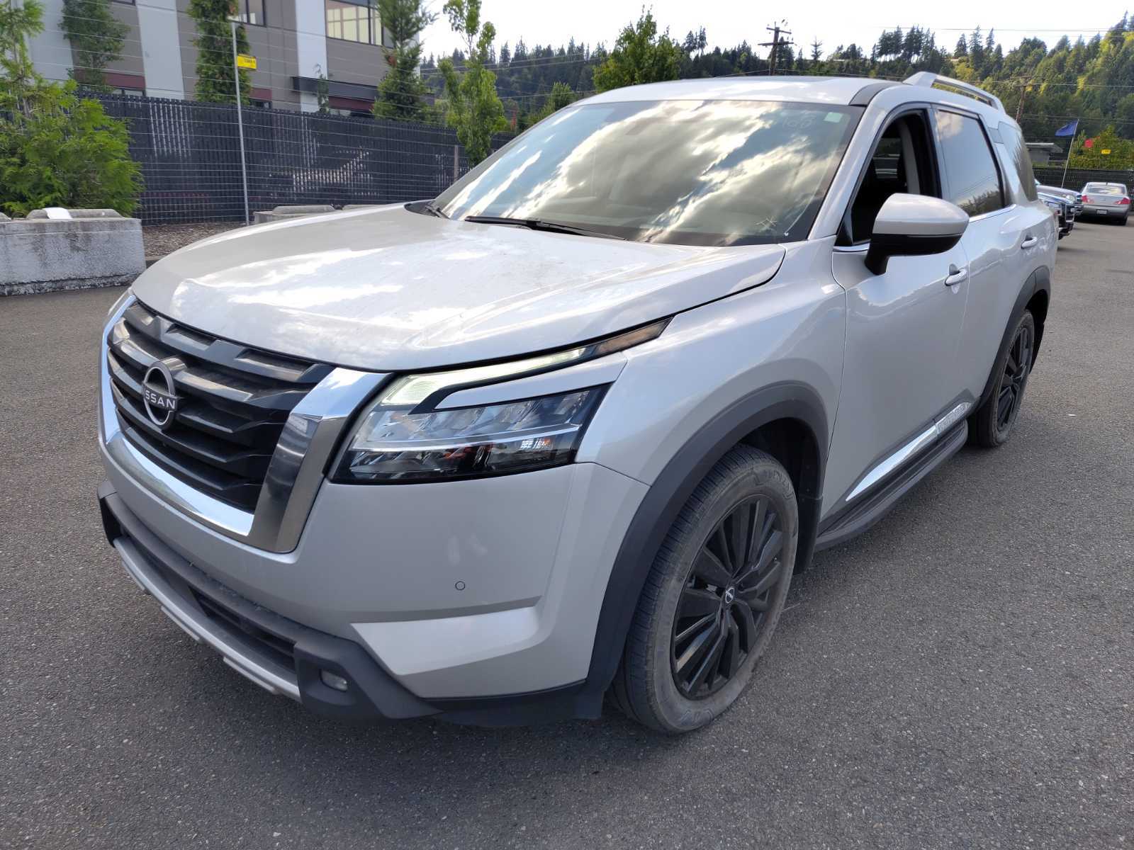 2022 Nissan Pathfinder Platinum AWD