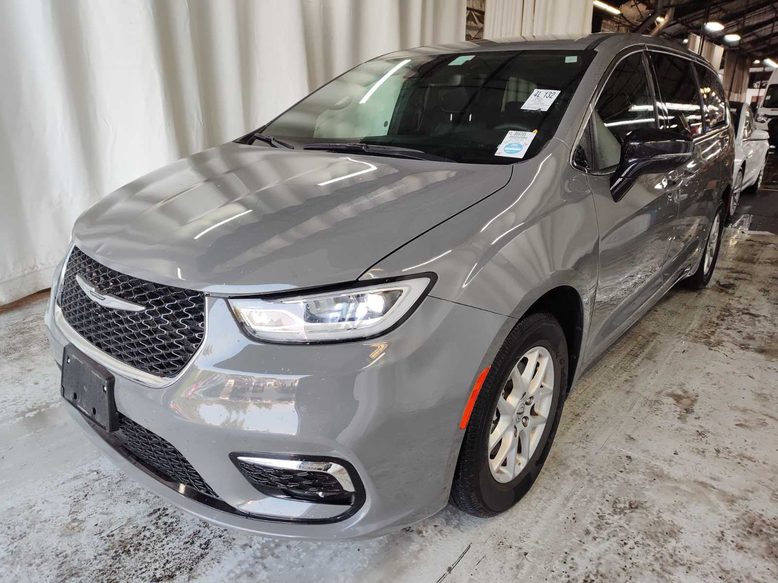 2025 Chrysler Pacifica  Select FWD
