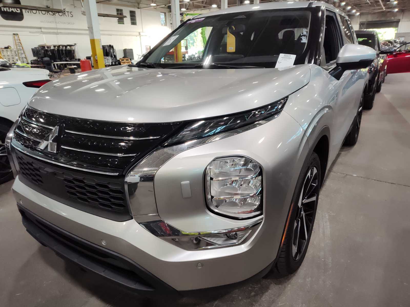 2023 Mitsubishi Outlander  SE AWD