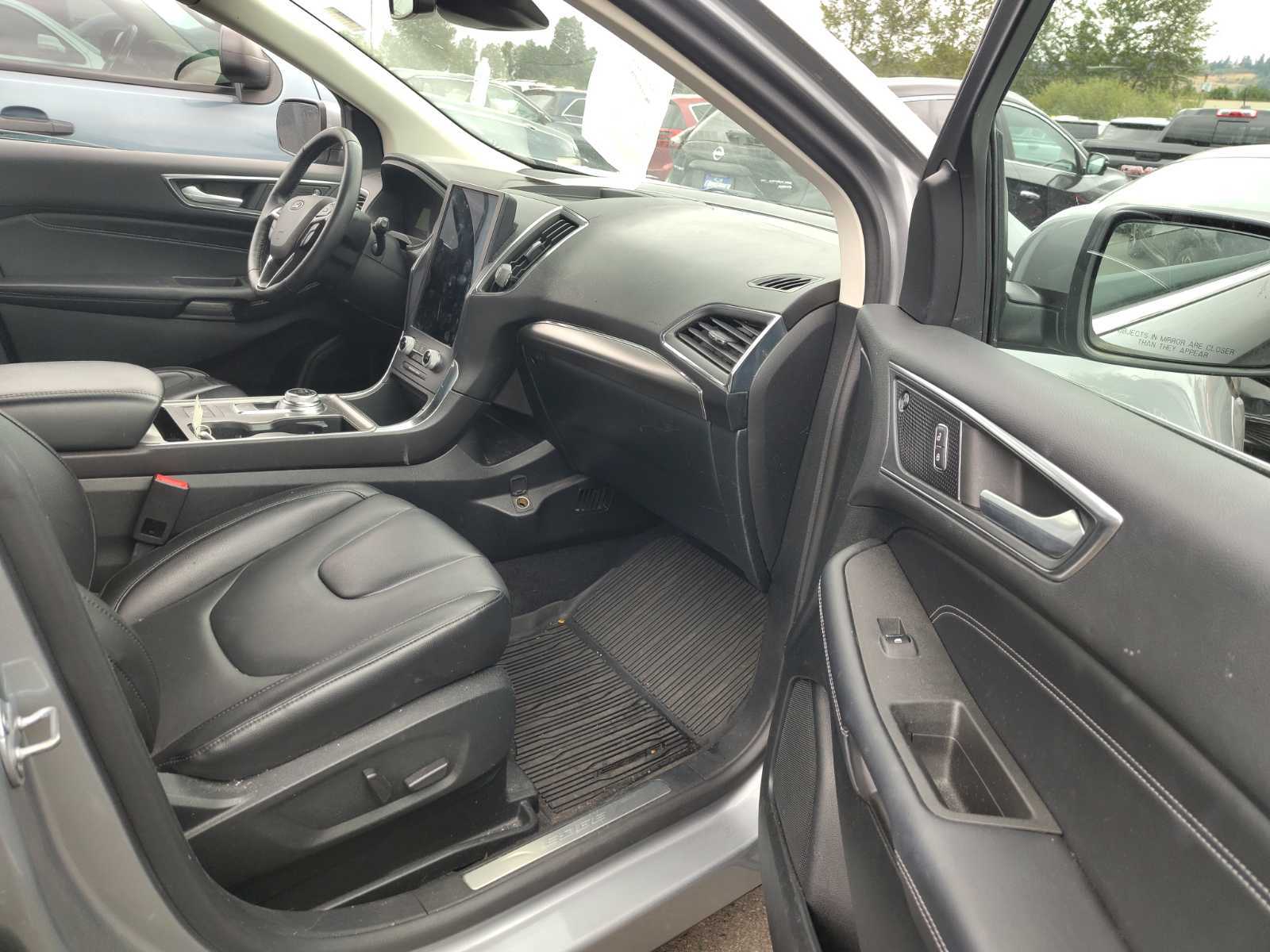 2022 Ford Edge  Titanium AWD