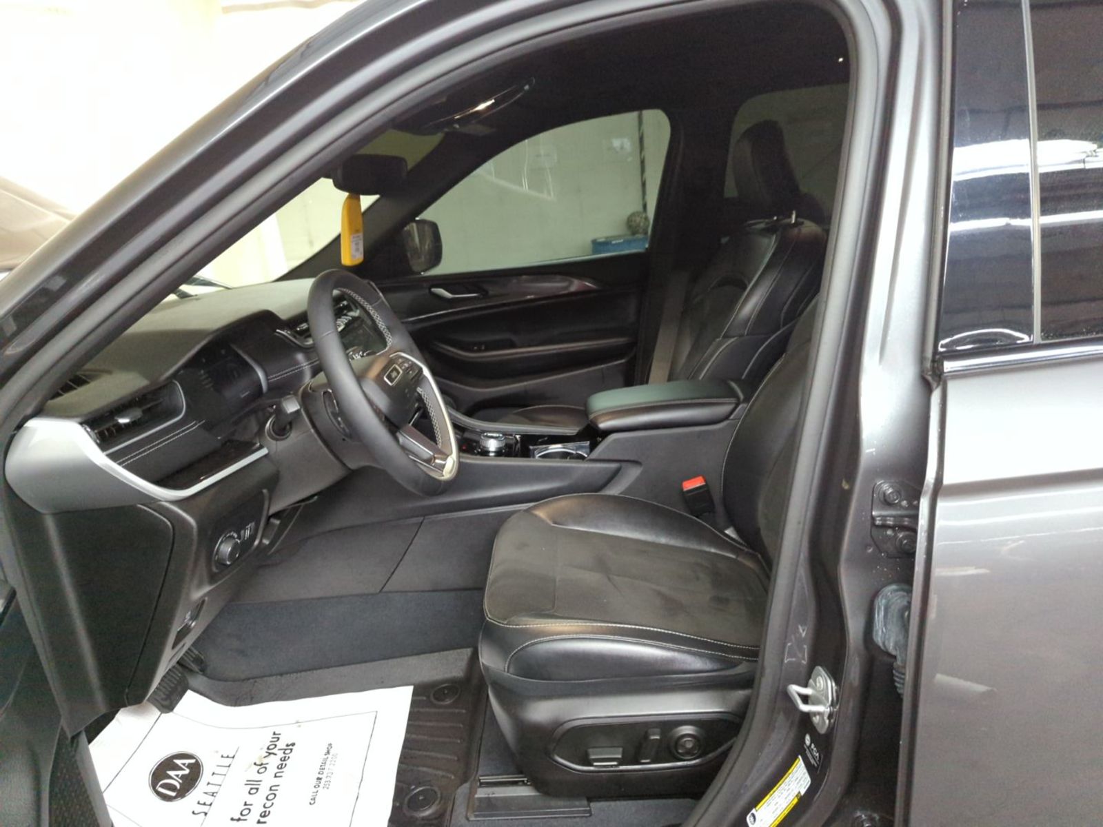 2023 Jeep Grand Cherokee   AWD