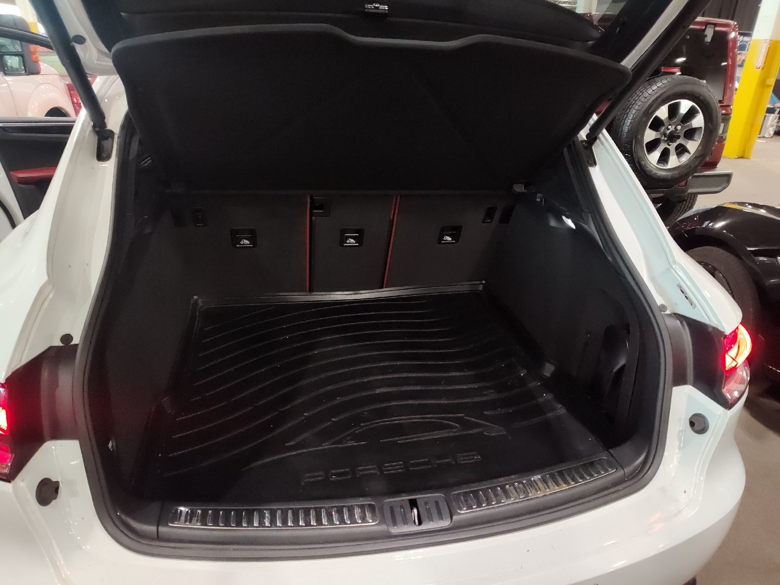 2021 Porsche macan  S AWD