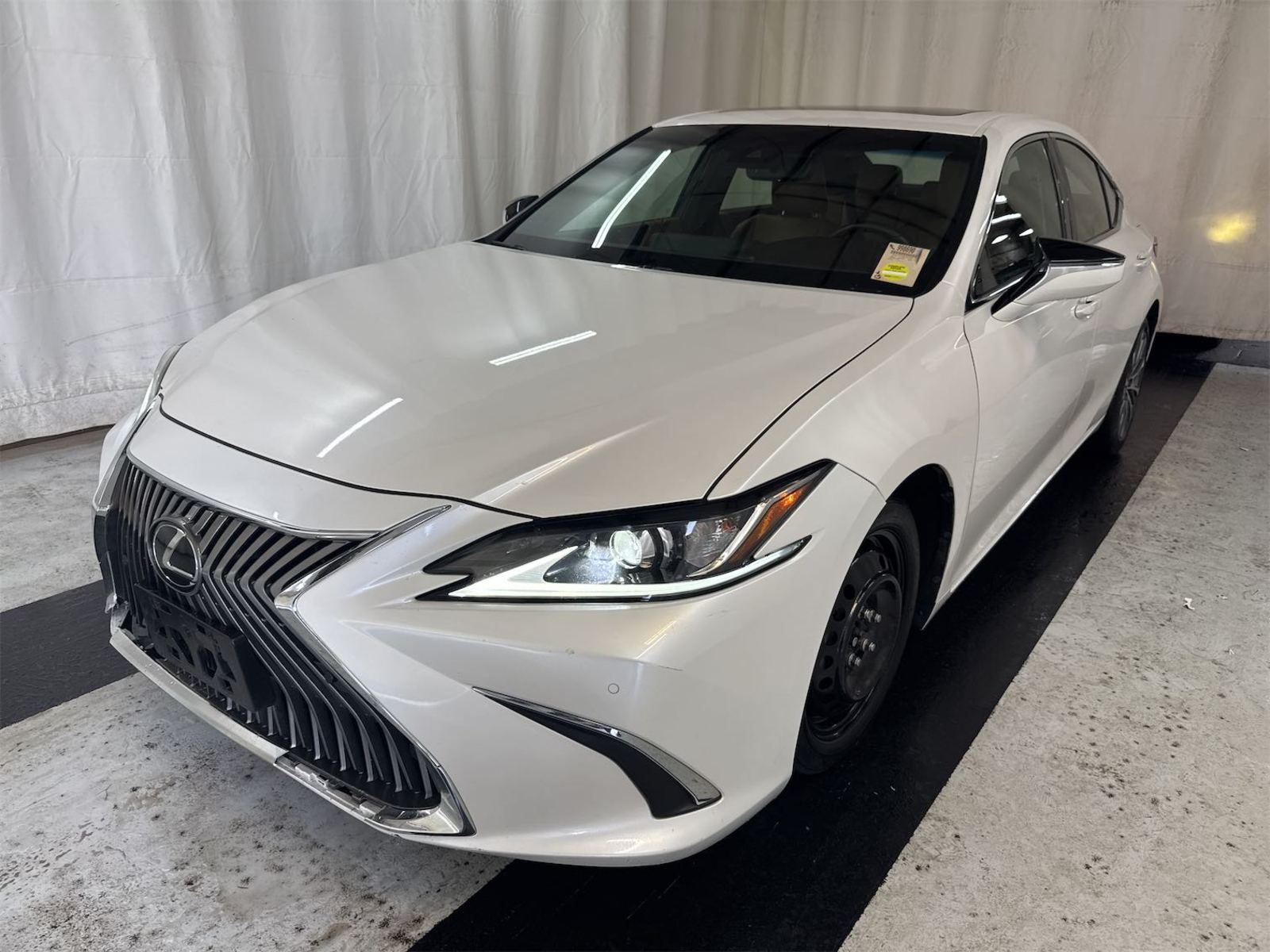 2021 Lexus ES   AWD