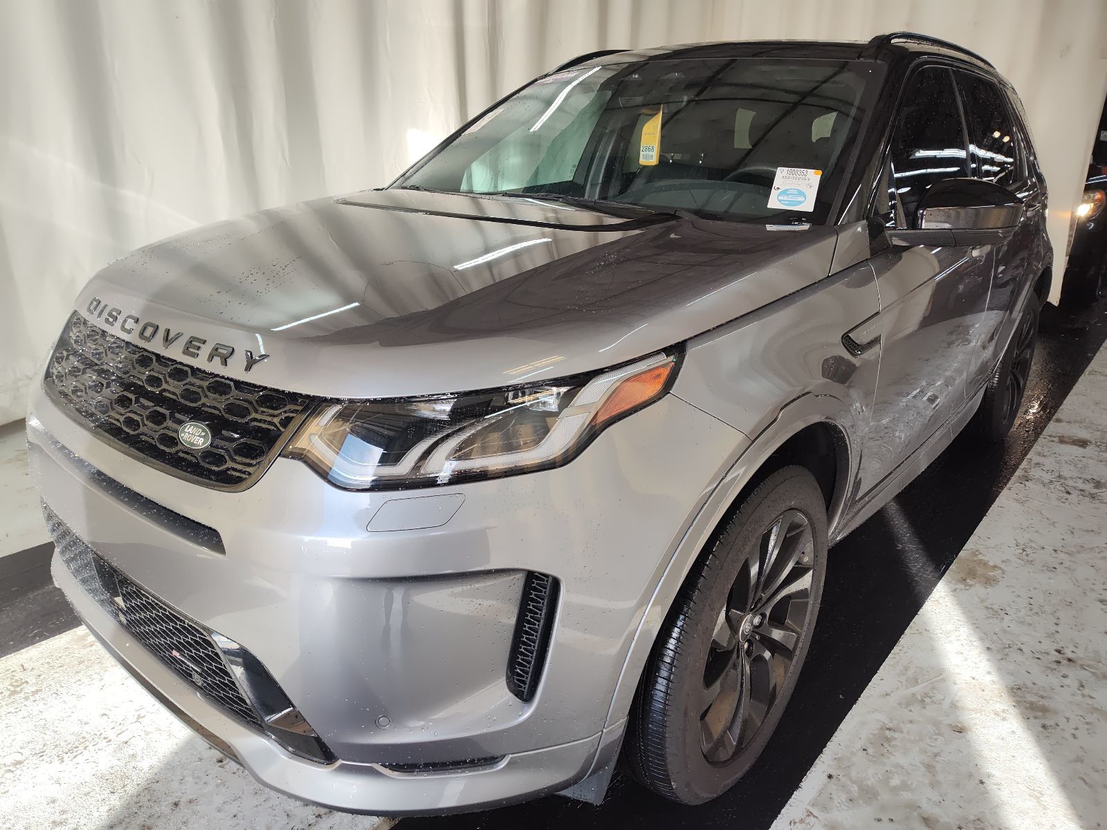 2022 Land Rover Discovery  SE R-Dynamic AWD