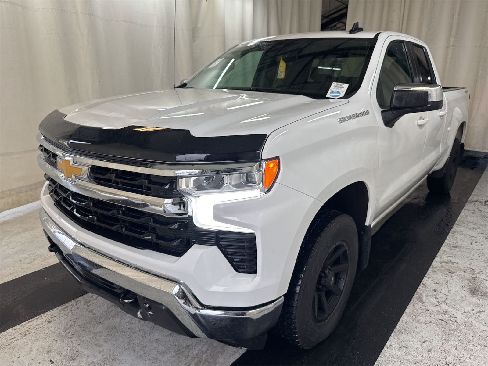 2023 Chevrolet Silverado 1500  LT AWD