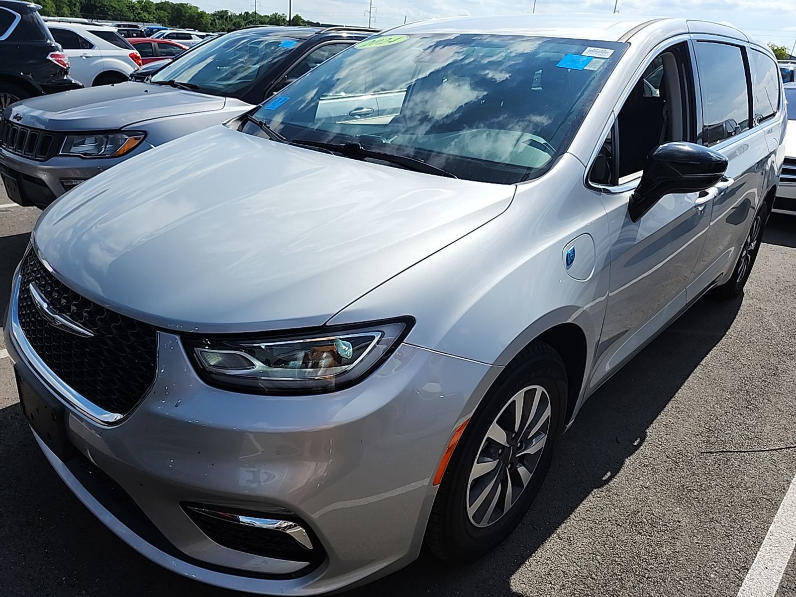2024 Chrysler Pacifica   FWD