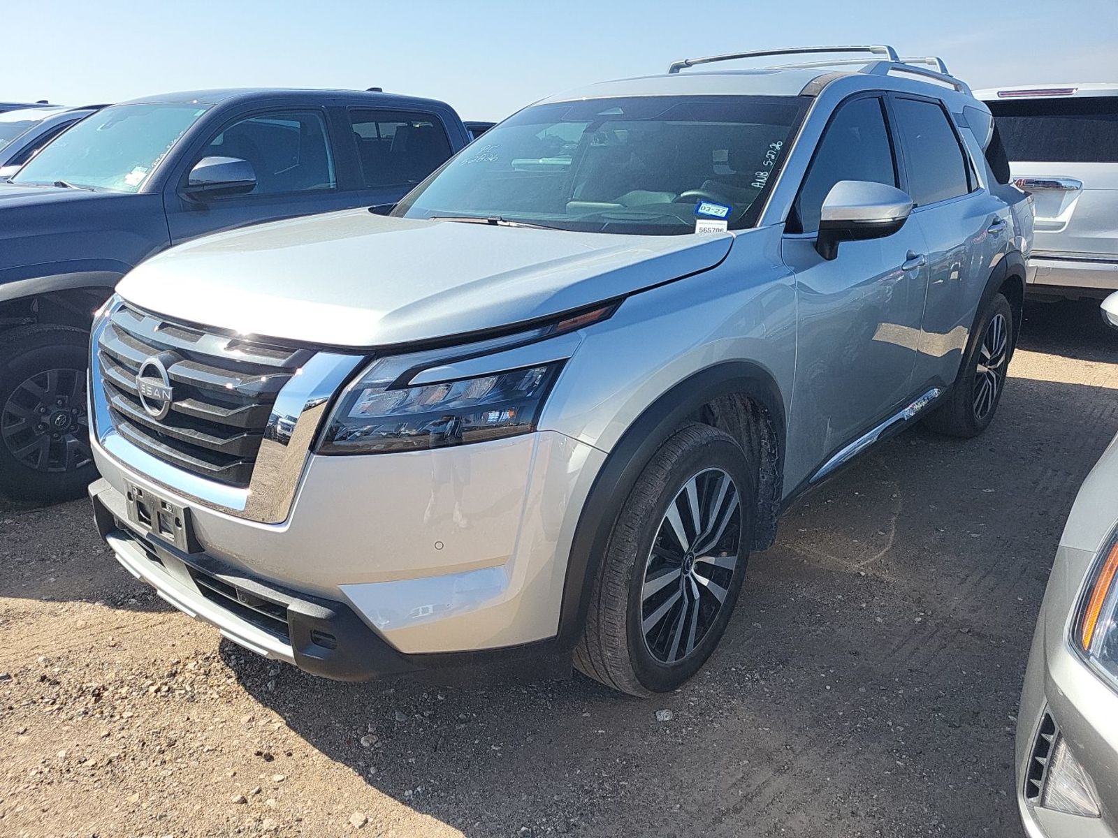 2025 Nissan Pathfinder Platinum FWD