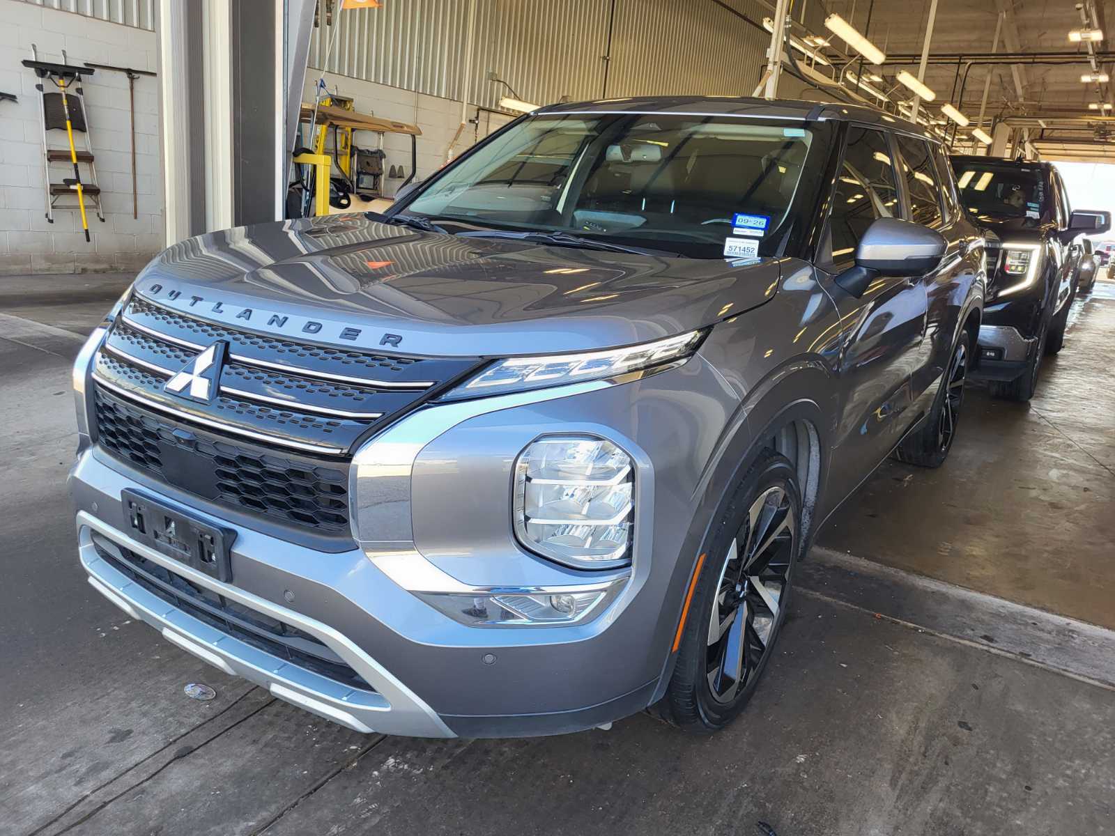 2023 Mitsubishi Outlander  SE FWD