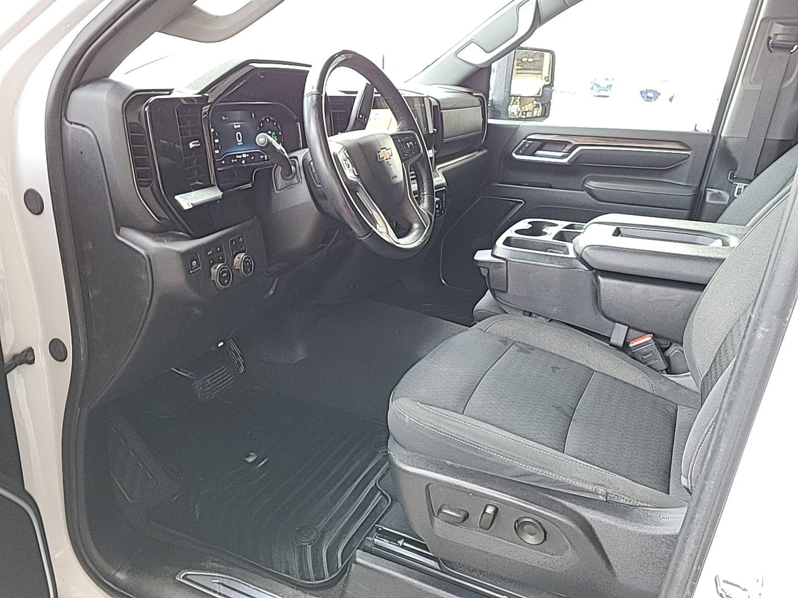 2025 Chevrolet Silverado 3500   AWD