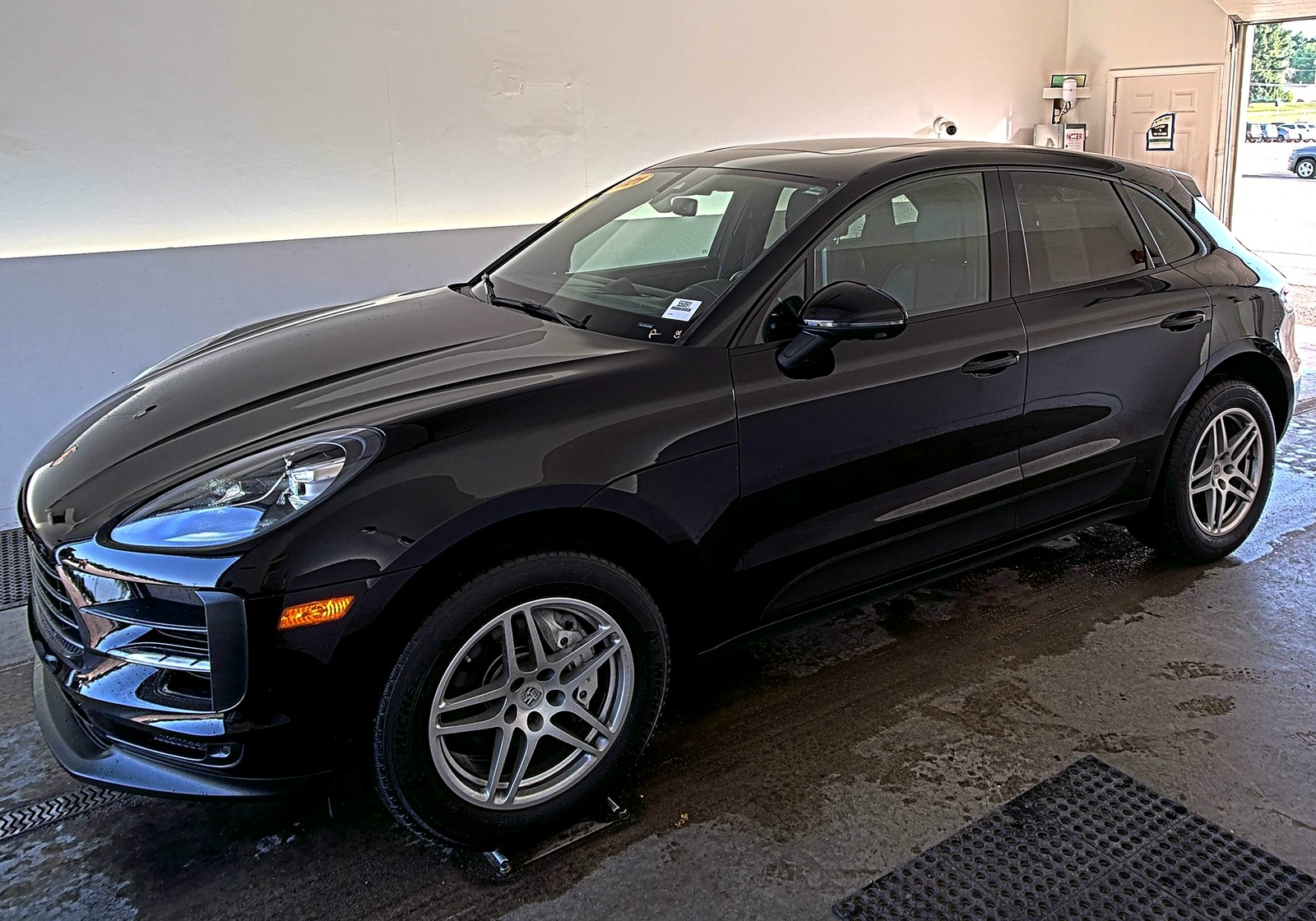 2021 Porsche macan  Base AWD