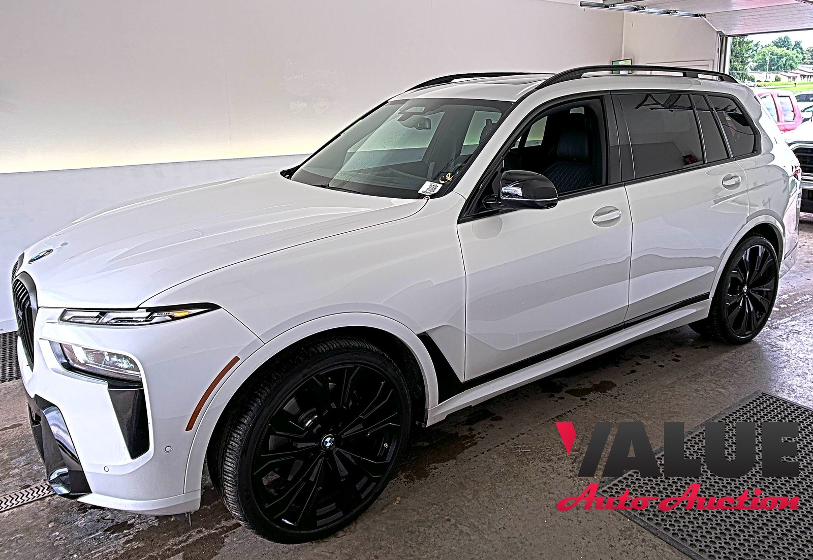 2023 BMW X7  M60i AWD
