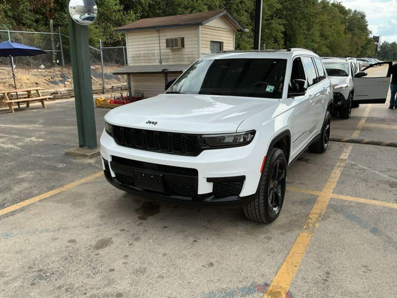 2024 Jeep Grand Cherokee   RWD