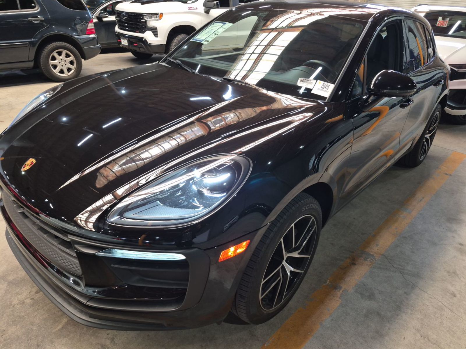 2023 Porsche macan  Base AWD