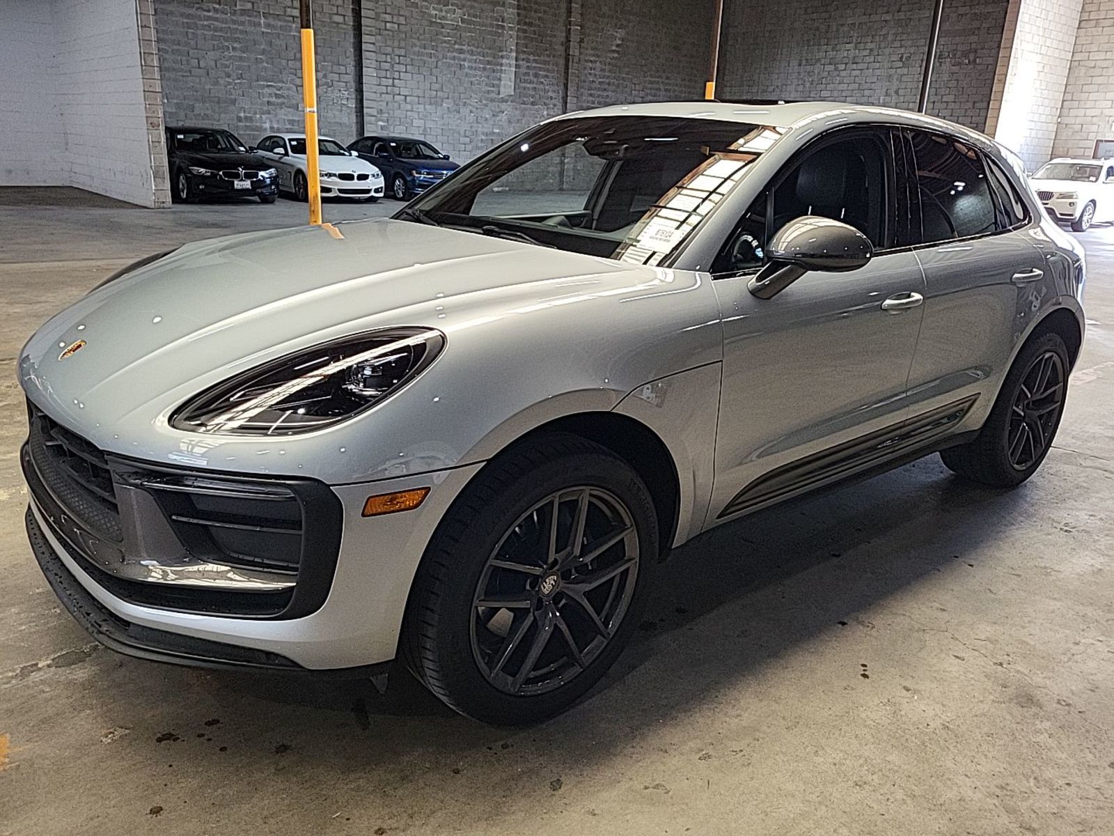 2024 Porsche macan  Base AWD