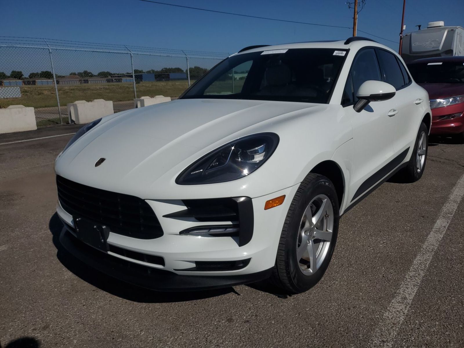 2019 Porsche macan  Base AWD