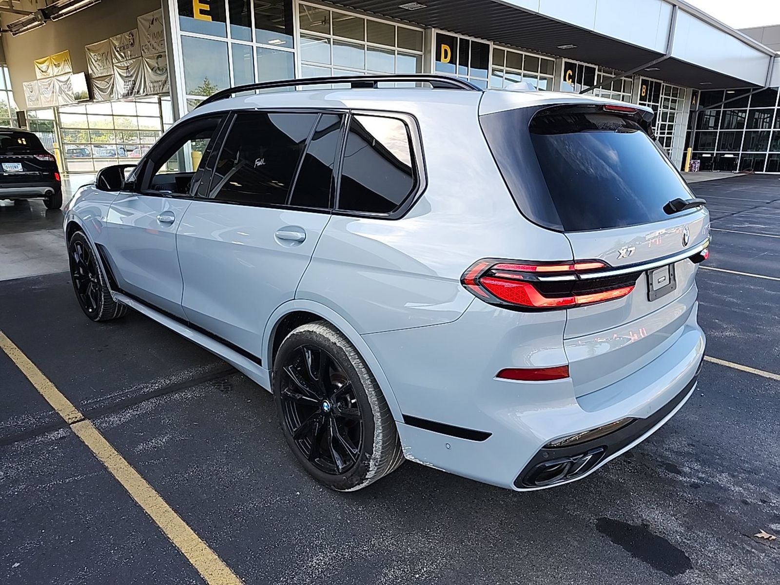 2023 BMW X7  M60i AWD