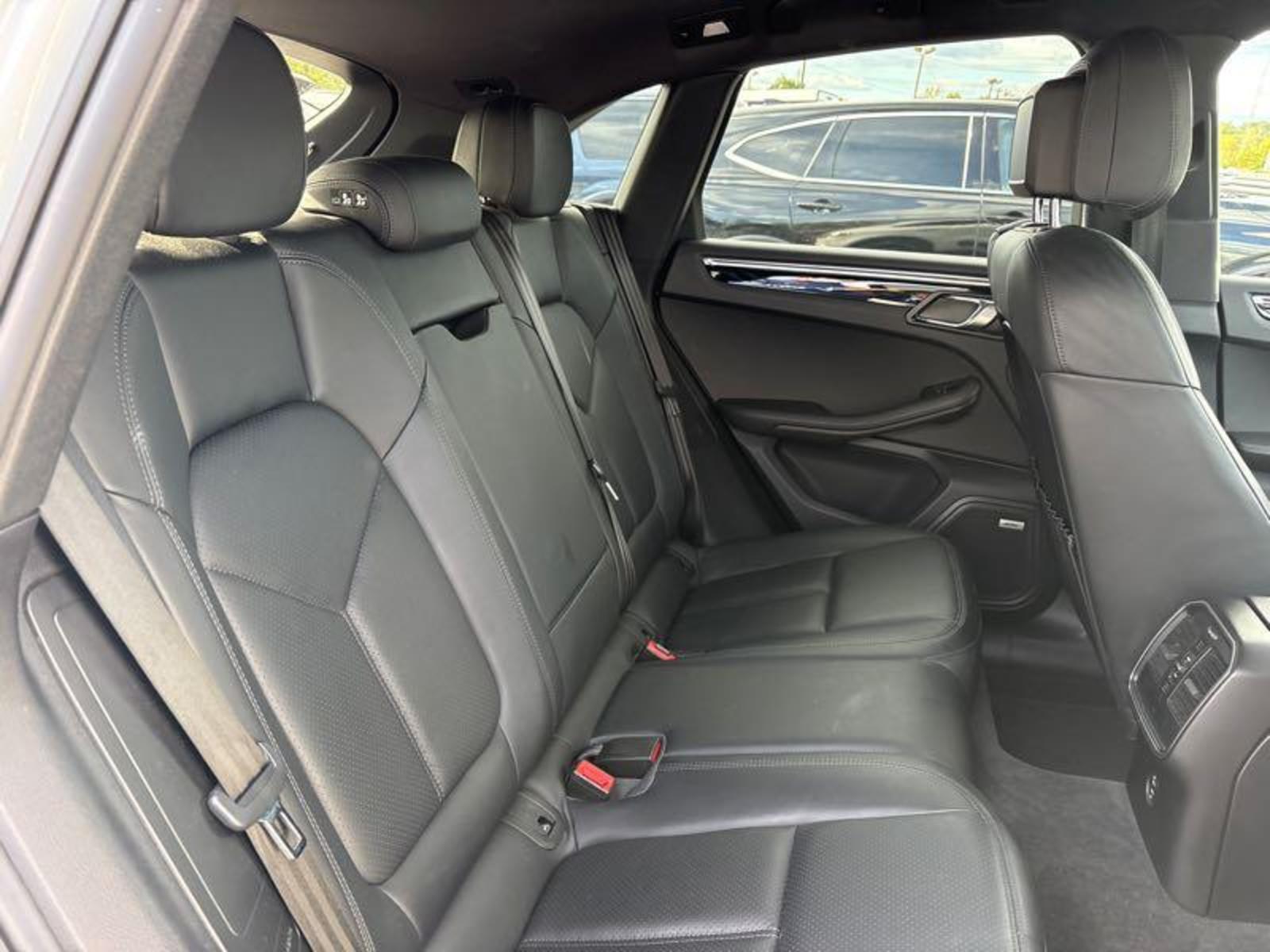 2021 Porsche macan  S AWD