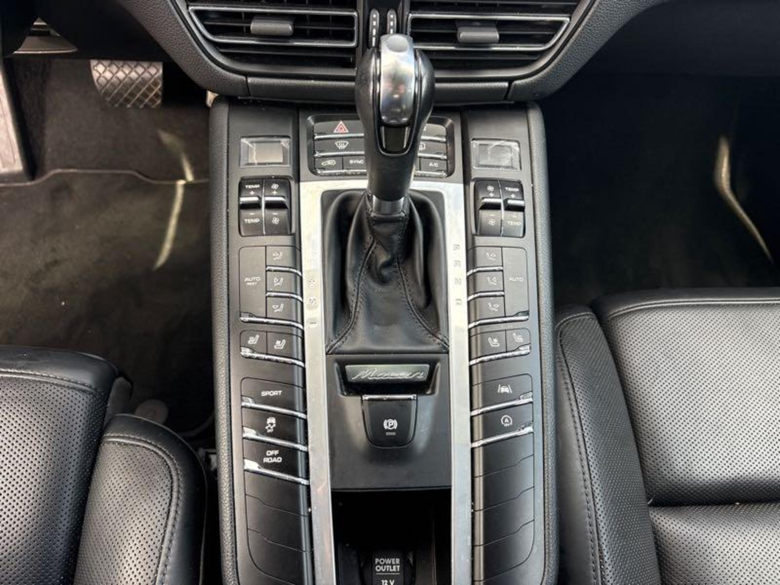 2021 Porsche macan  S AWD