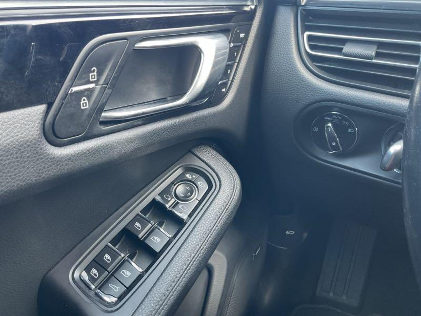 2021 Porsche macan  S AWD