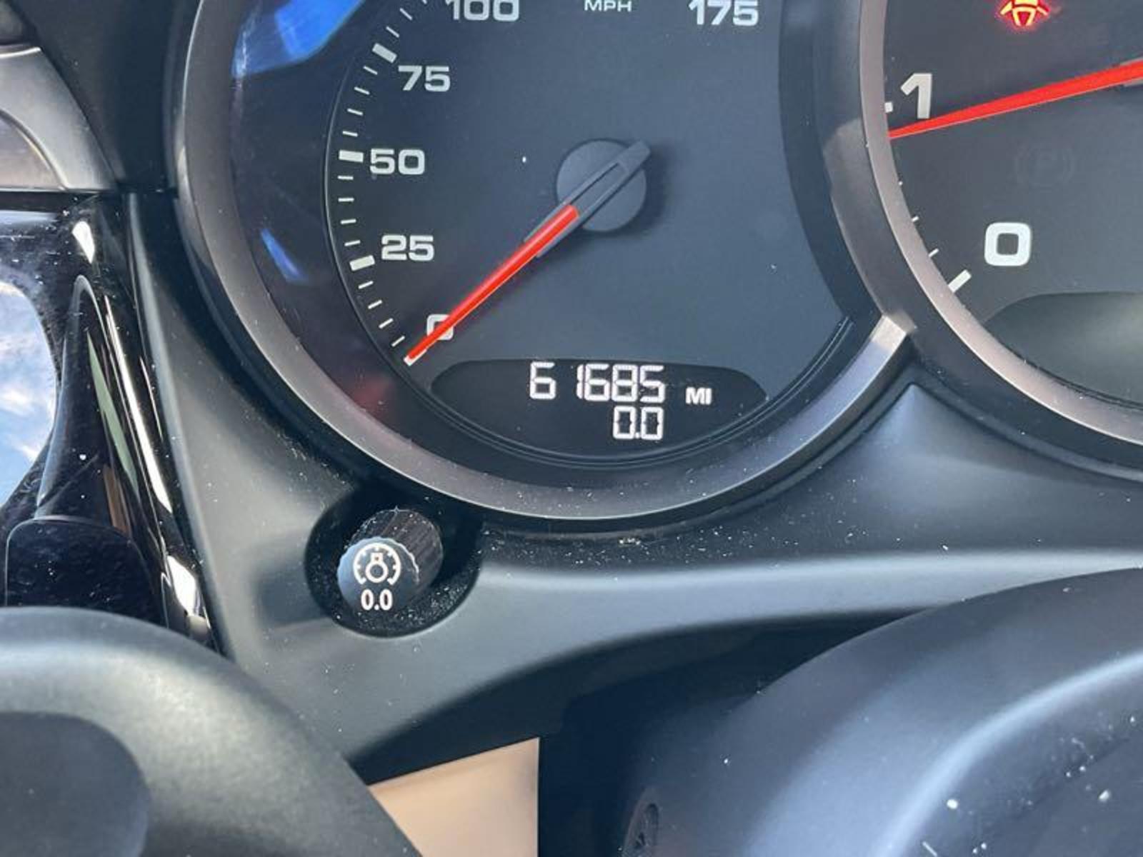2019 Porsche macan   AWD