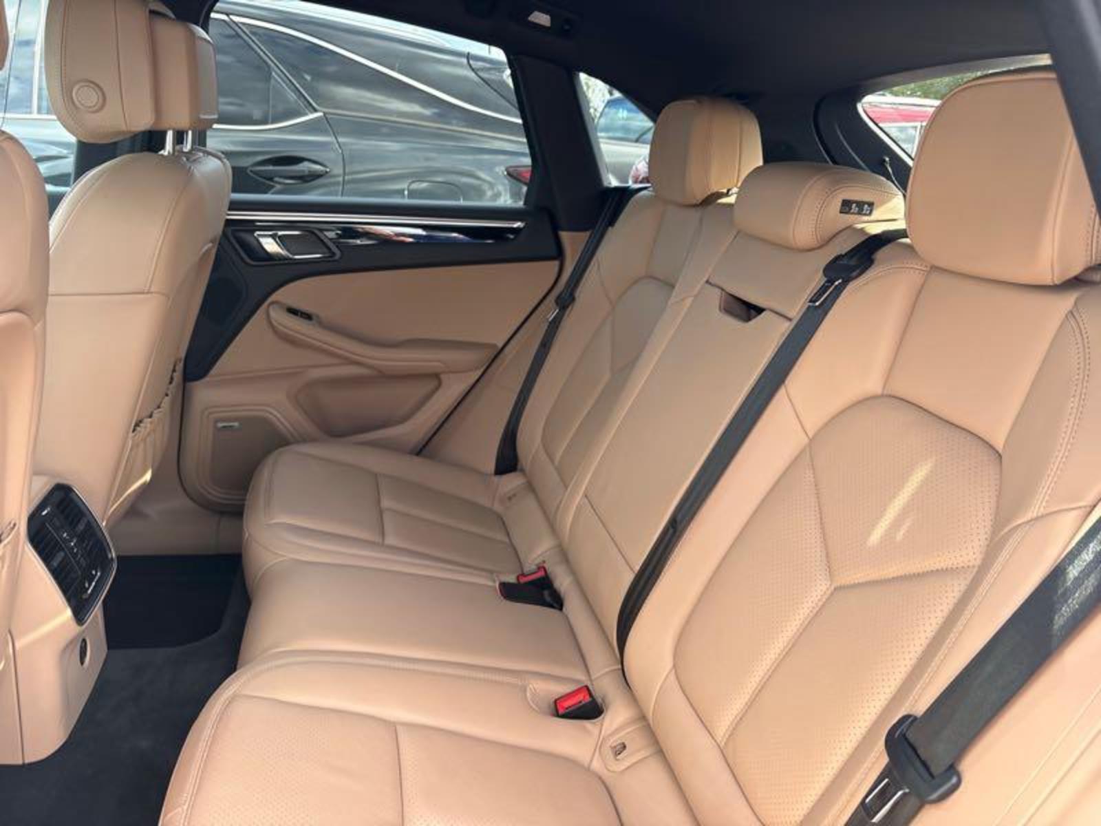 2019 Porsche macan   AWD