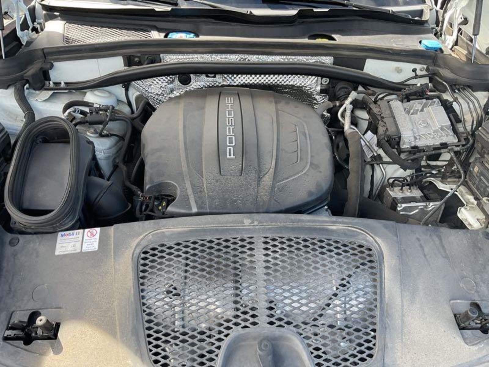 2019 Porsche macan   AWD