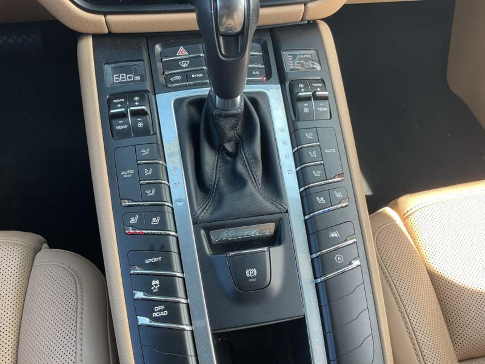 2019 Porsche macan   AWD