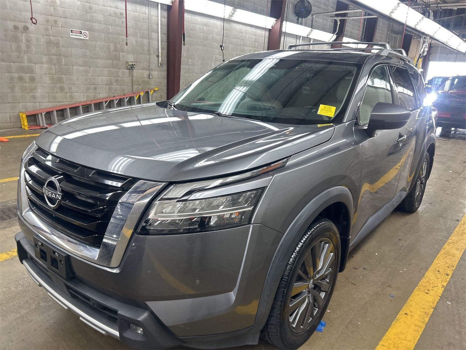 2022 Nissan Pathfinder SL FWD