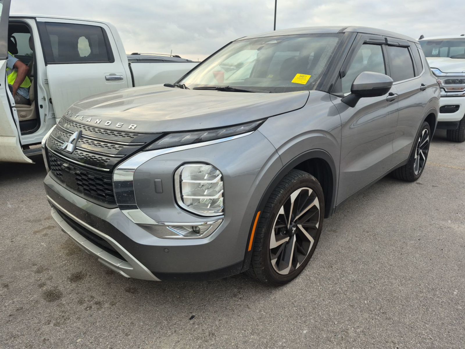 2024 Mitsubishi Outlander  SE AWD