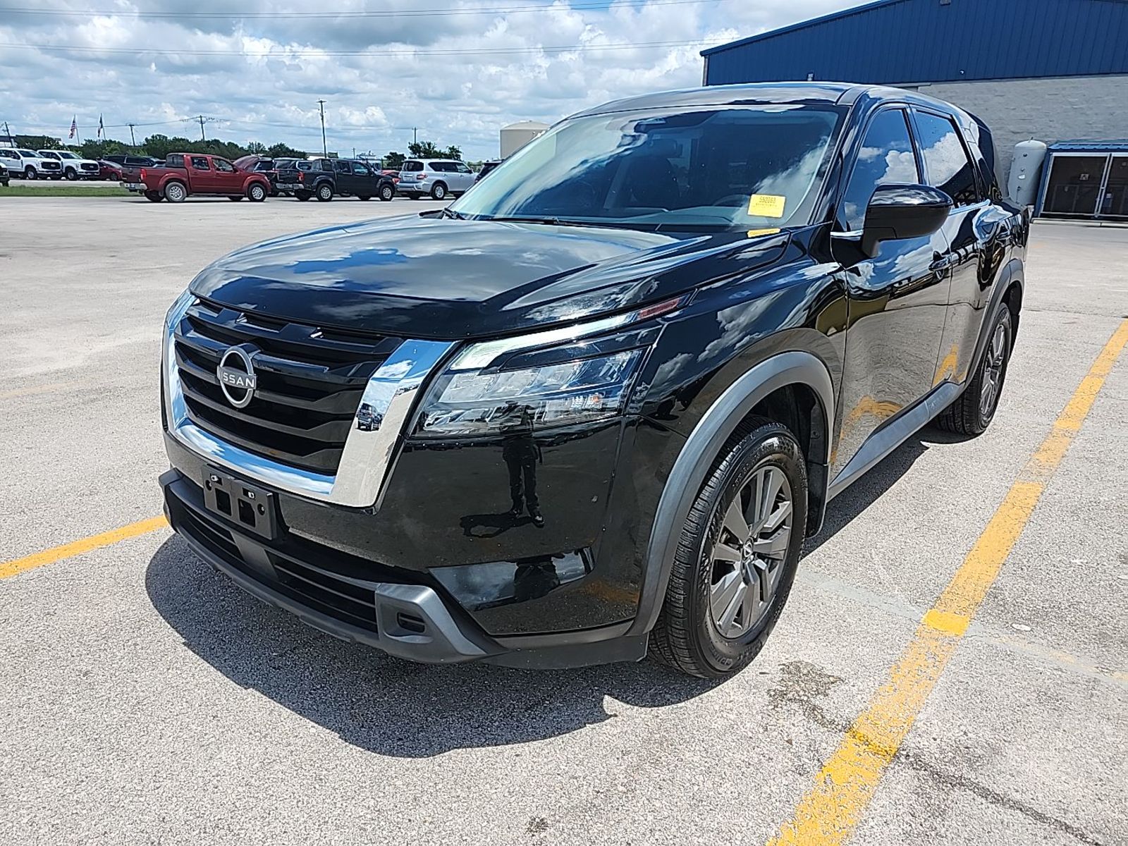 2023 Nissan Pathfinder S FWD