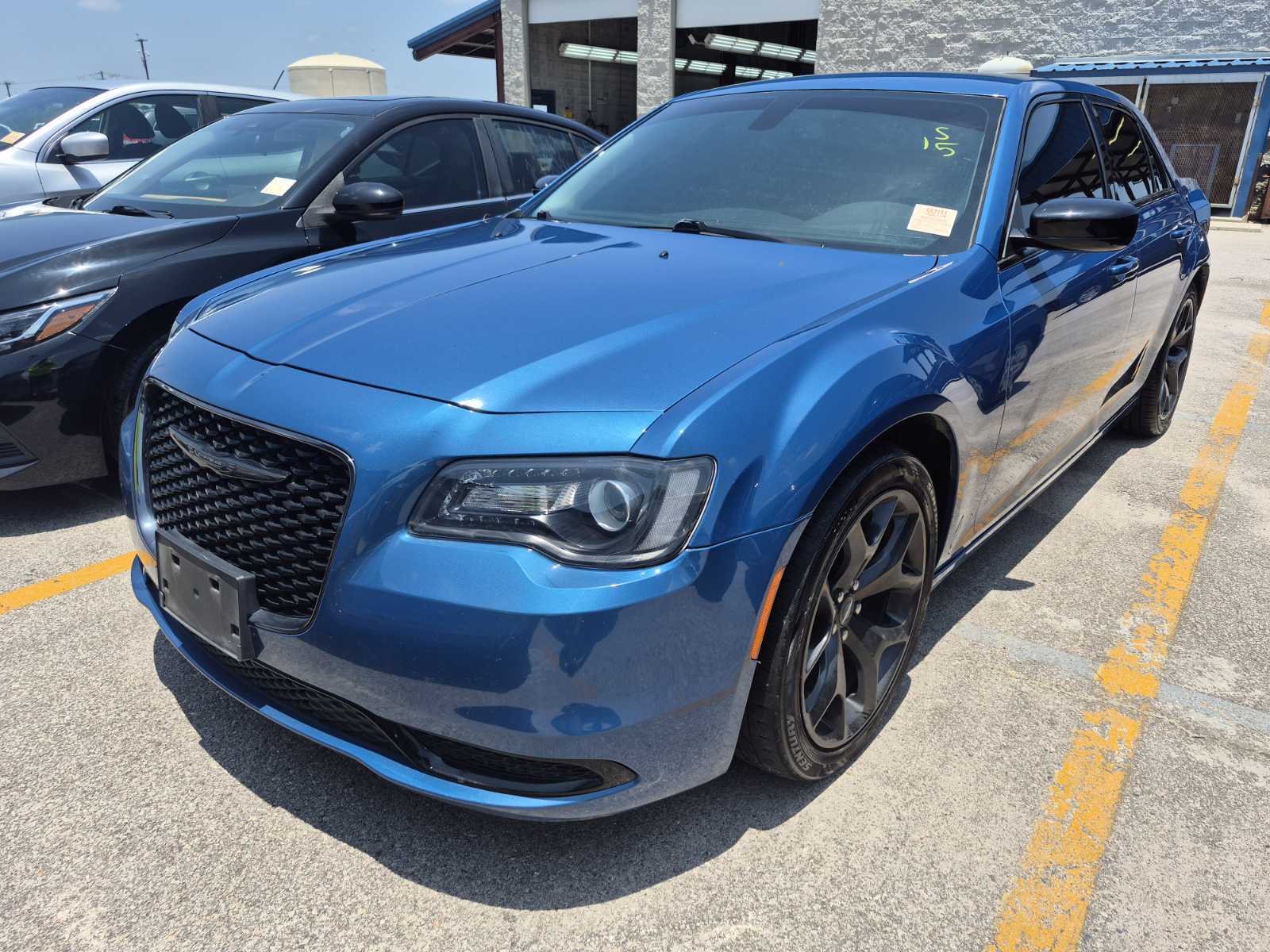 2022 Chrysler 300  Touring RWD