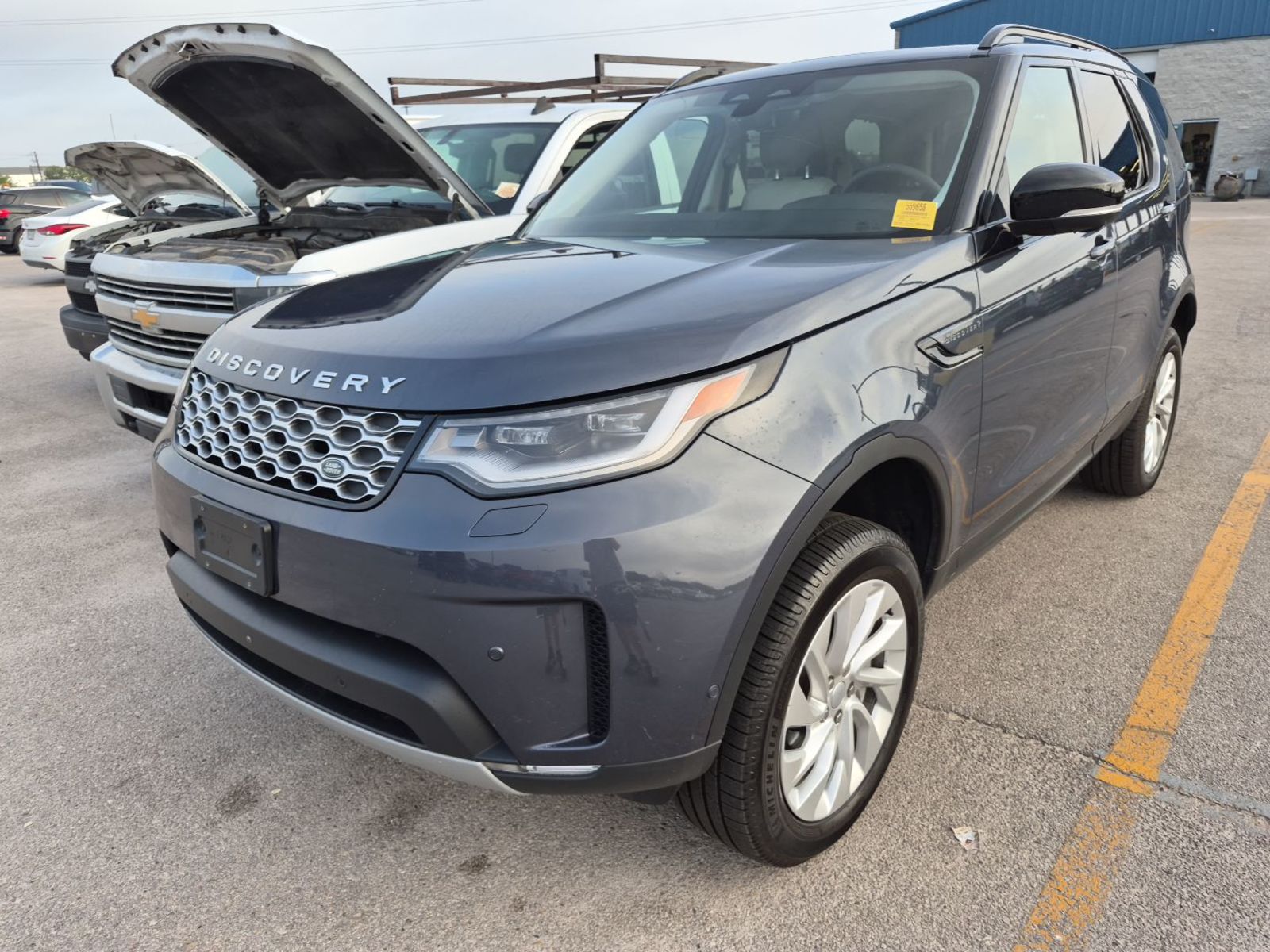 2025 Land Rover Discovery   AWD