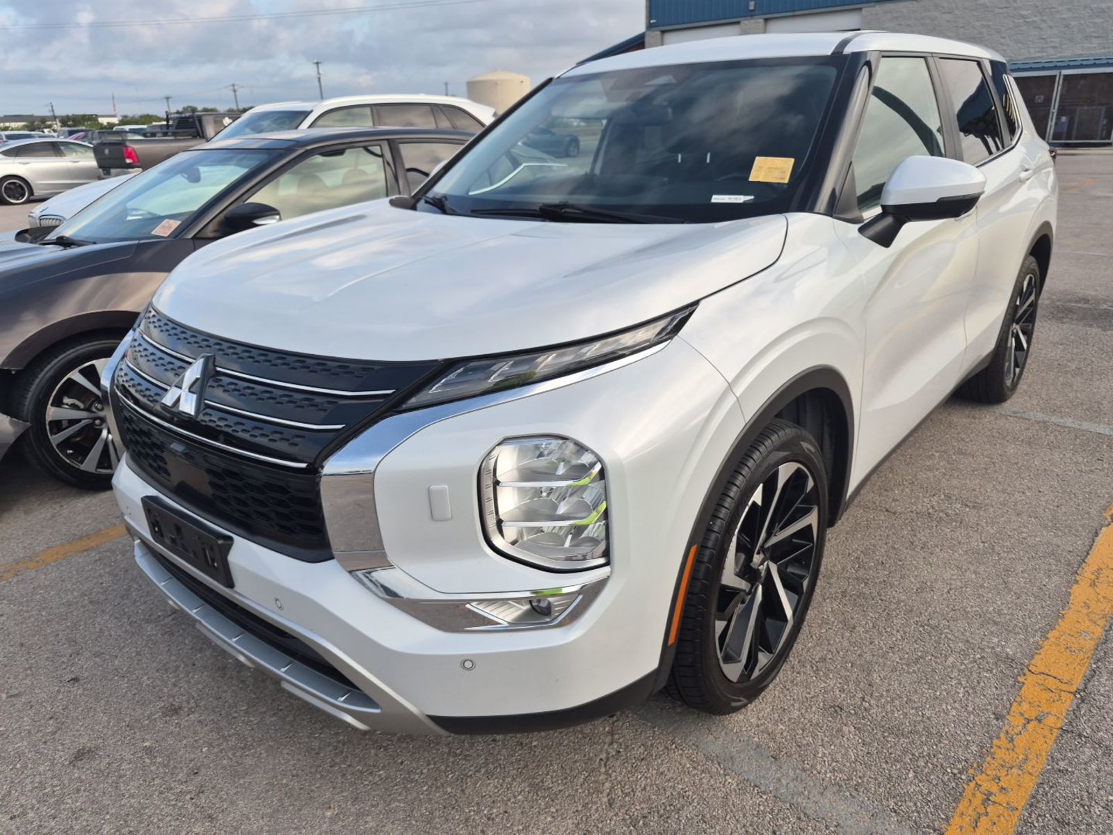 2023 Mitsubishi Outlander  SE AWD