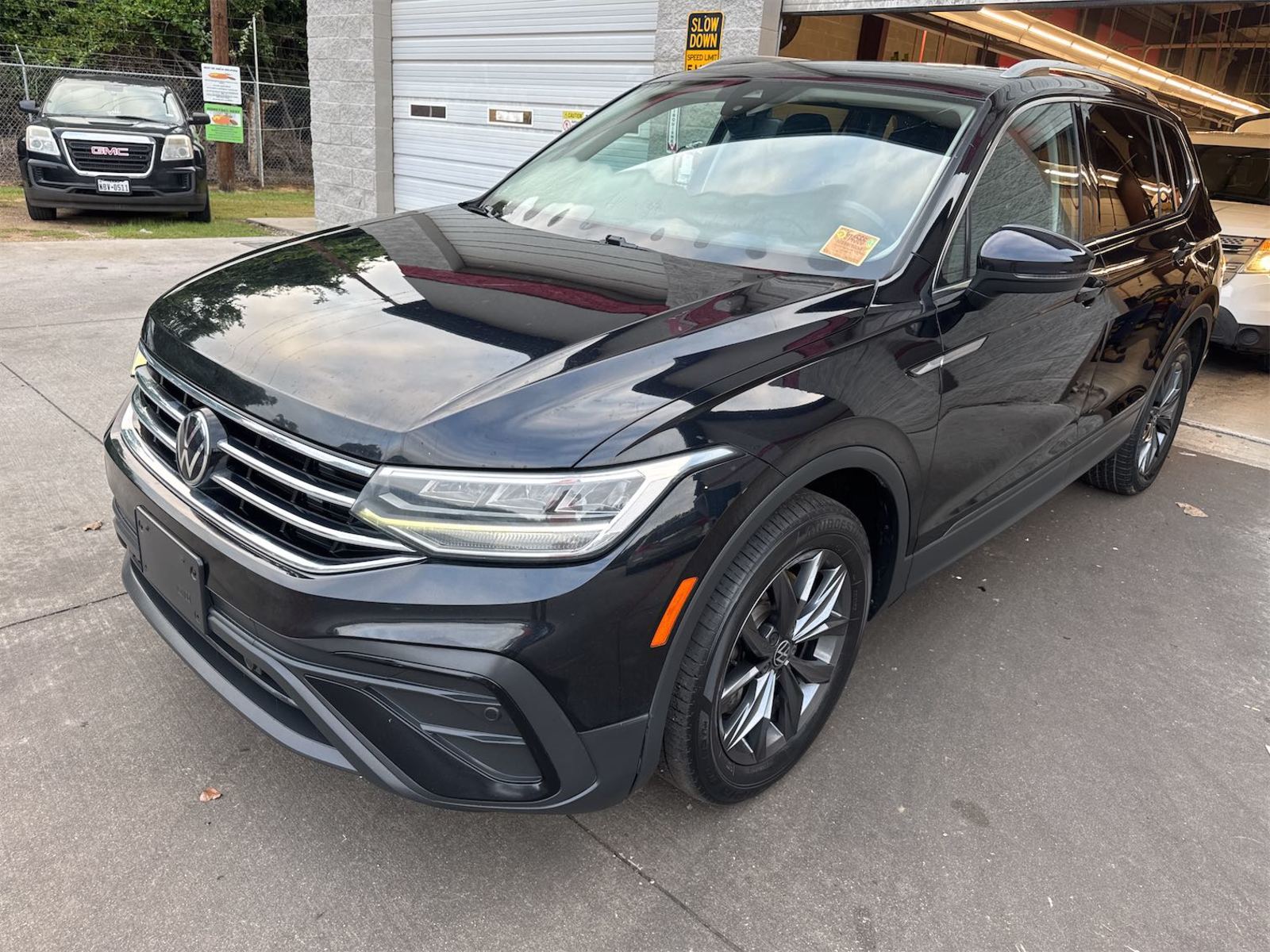 2022 Volkswagen Tiguan  SE FWD