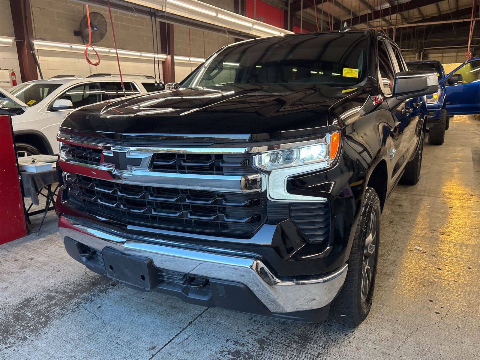 2025 Chevrolet Silverado 1500  LT AWD