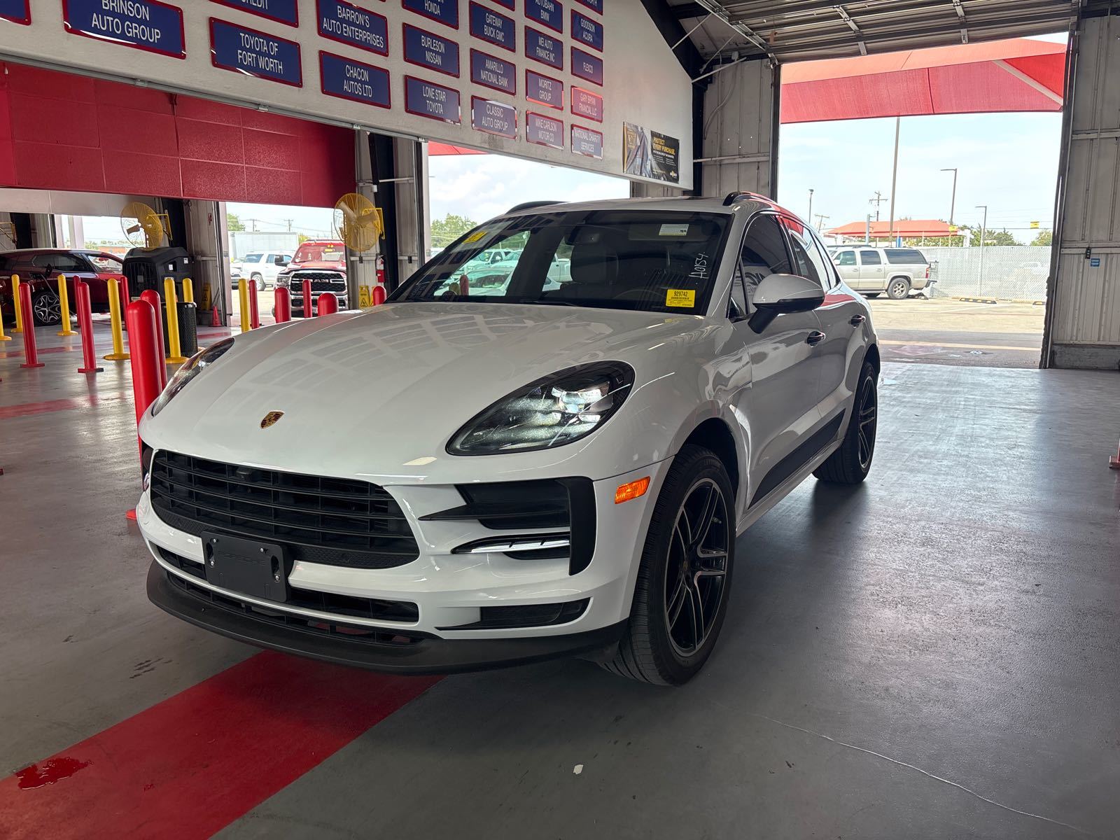2019 Porsche macan  Base AWD