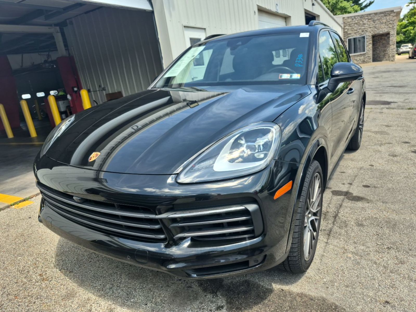 2023 Porsche cayenne  Base AWD